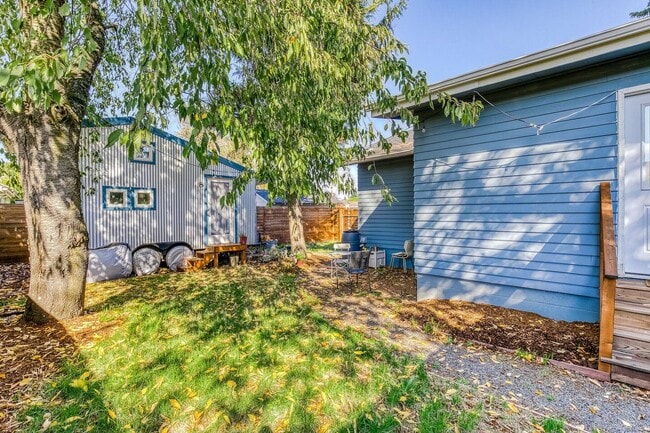 Building Photo - 6019 SE 97th Ave