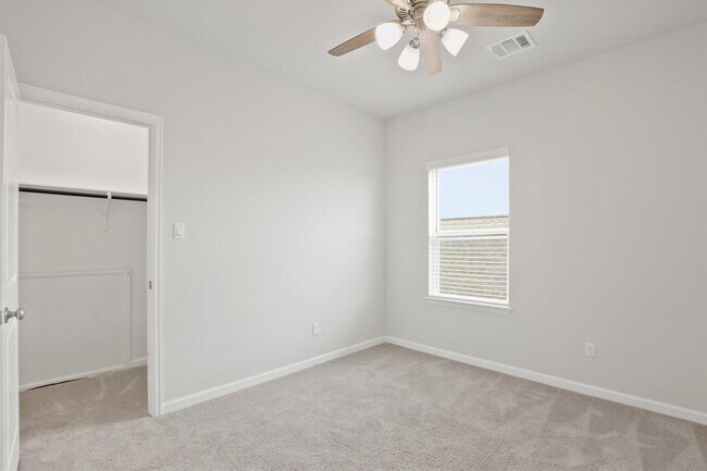 Building Photo - 209 Banyon Dr