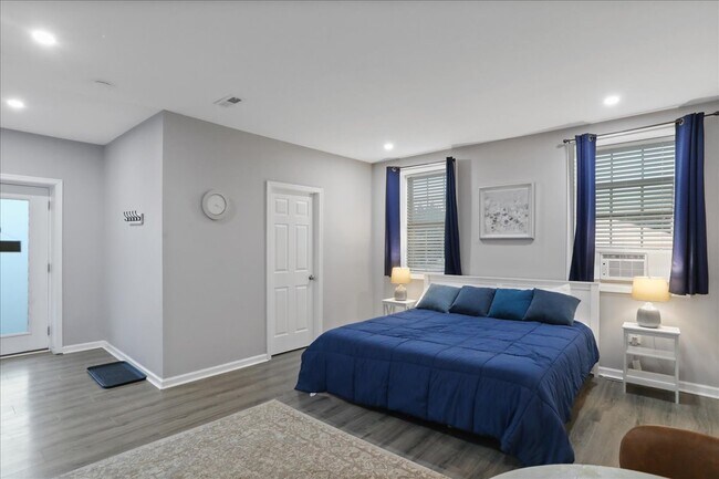 Building Photo - 13715 Dixie Dr