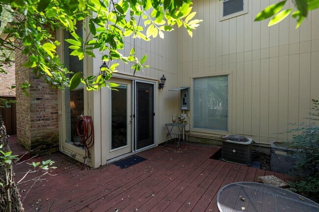 Building Photo - 8301 Greenslope Dr