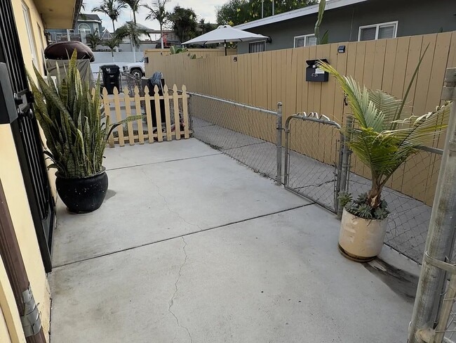 Building Photo - 4732 Cereza St