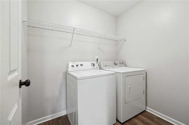 Building Photo - 425 Hearthstone Way