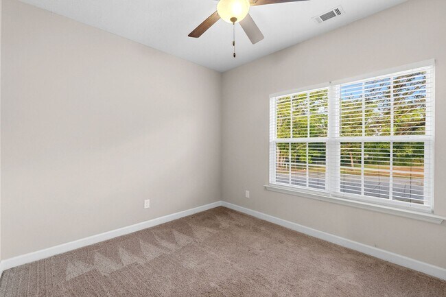 Building Photo - 302 Dorn St