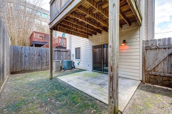 Building Photo - 1729 Reinerman St