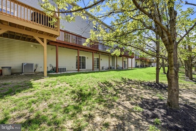 Building Photo - 248 Roosevelt Ave