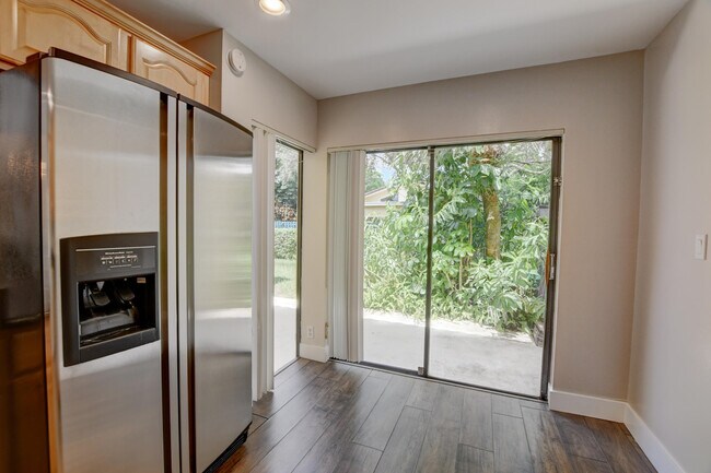 Building Photo - 6165 Belleza Ln