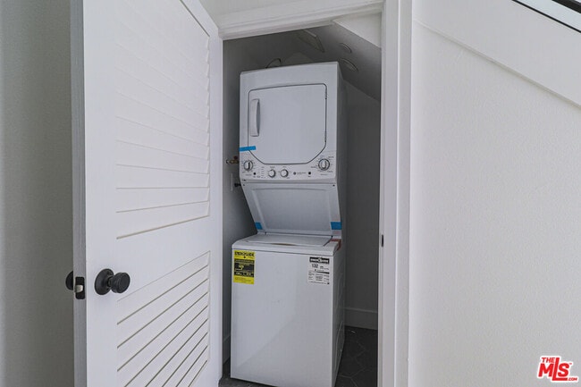 Building Photo - 11814 Gilmore St