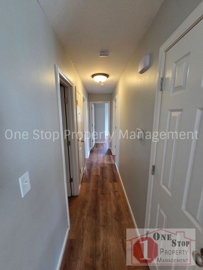 Building Photo - Gorgeous 3 Bedroom, 2.5 Bath in Kearney!