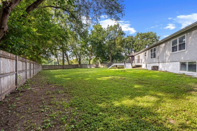Building Photo - 3801 Pebble Ct