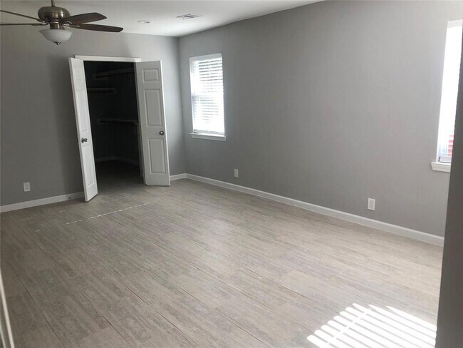 Building Photo - 1618 Longacre Dr