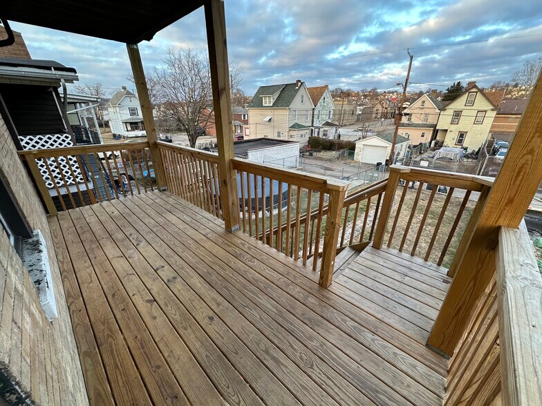 Building Photo - 1366 3rd Ave