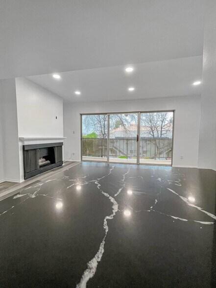 Building Photo - 14850 Hesby St