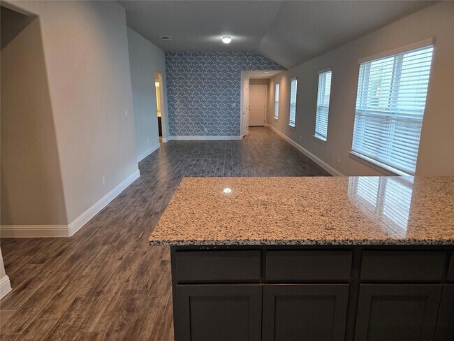 Building Photo - 105 Riverhill Dr