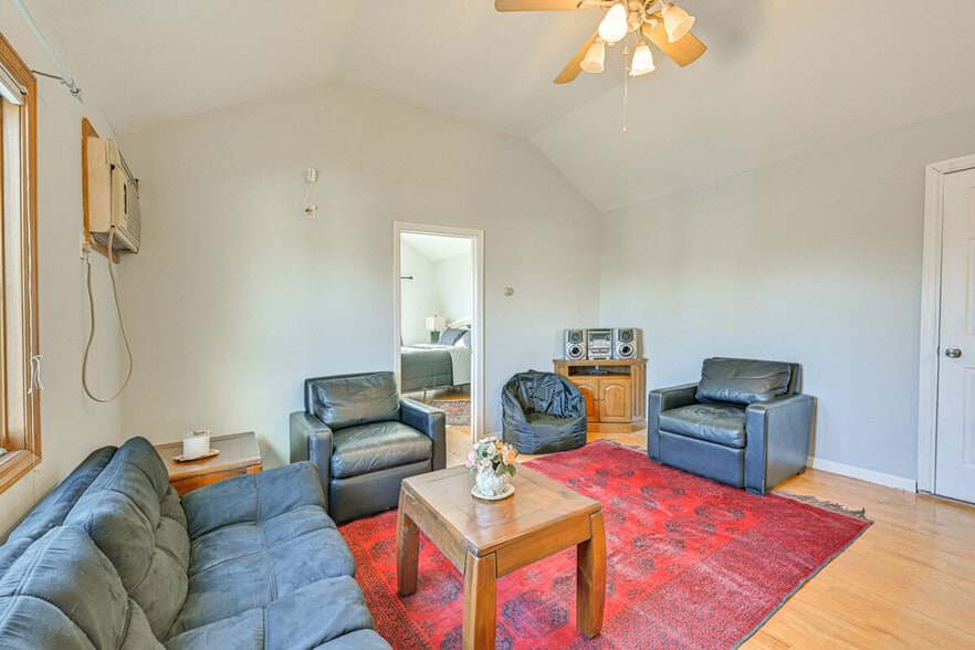 Building Photo - 35 Butternut Ln