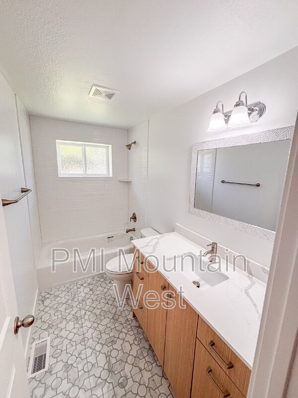 Building Photo - 1356 S 1000 W
