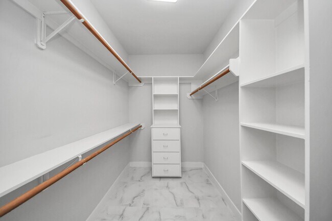 Building Photo - 9715 Riddlewood Ln