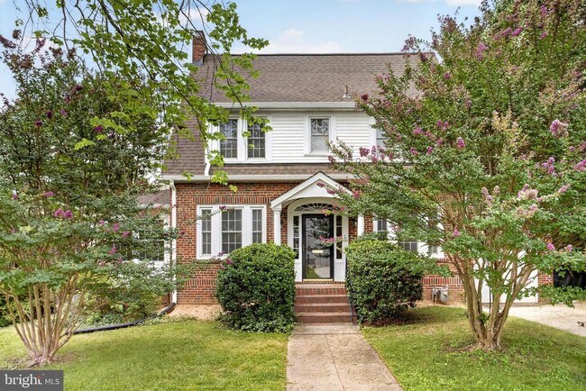 Building Photo - 4705 Hunt Ave