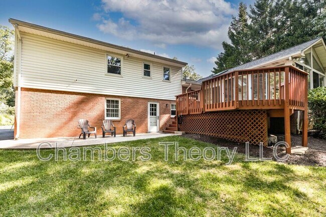 Building Photo - 9205 Hamilton Dr