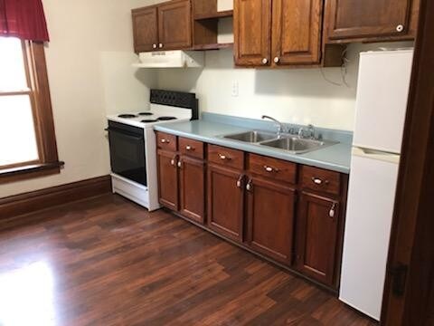 Kitchen - 2181 E Branch Rd