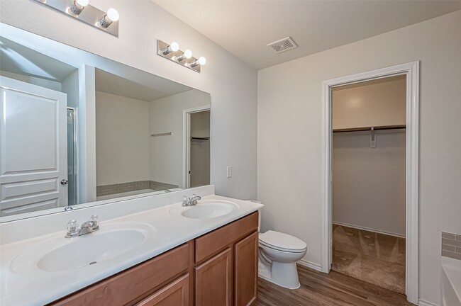 Building Photo - 4435 Champions Landing Dr