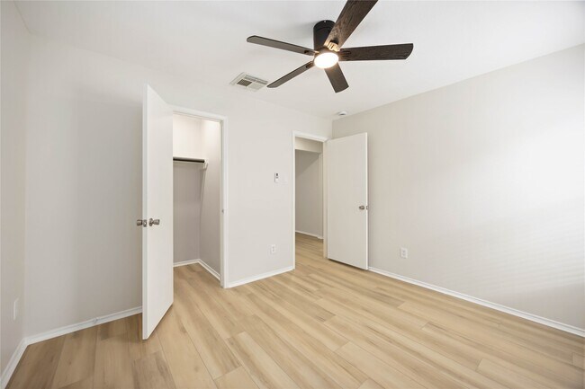 Building Photo - 1827 Cold River Dr