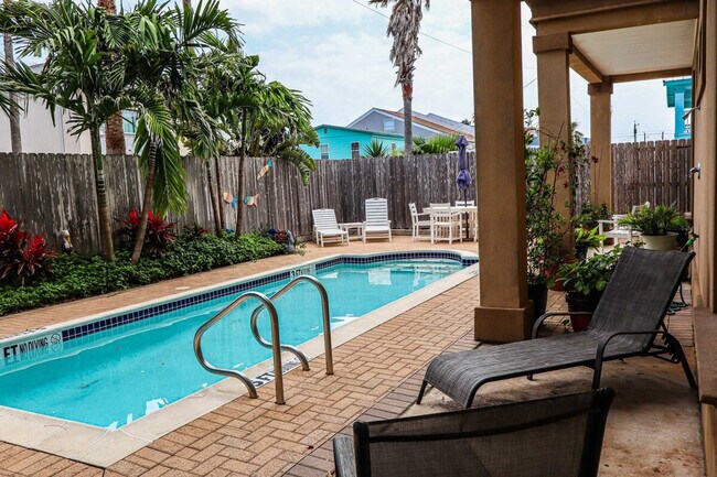 Building Photo - 117 E Lantana St