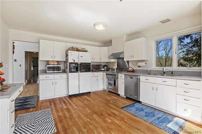 Building Photo - 194 Westchester Ave