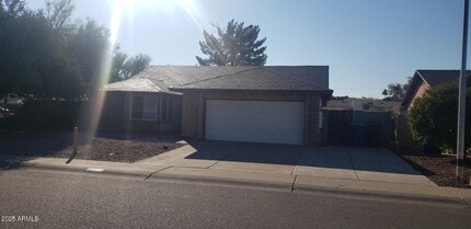 Building Photo - 2001 W Summit Pl