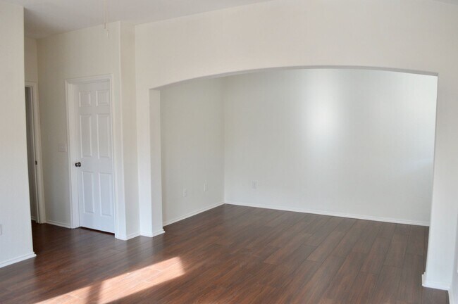 Building Photo - Charming 3 bed 2 bath home in Converse, TX