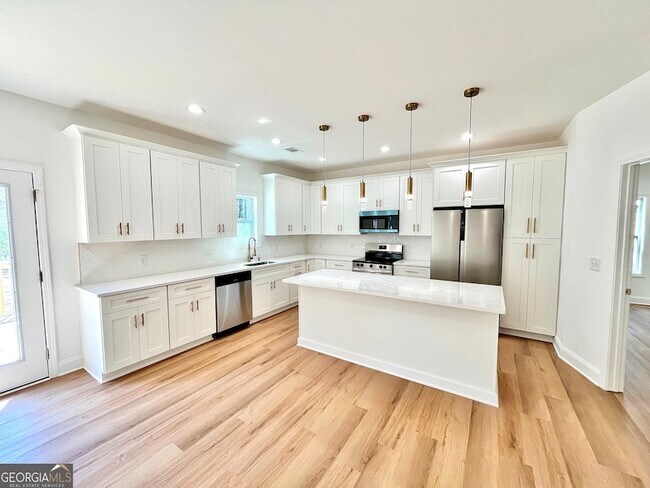 Building Photo - 204 Custer Cir