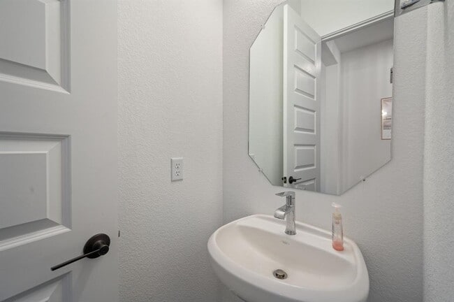 Building Photo - 7625 Alouette Dr