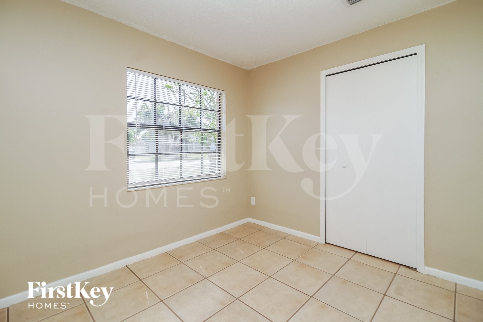 Building Photo - 516 Gaspar Ave