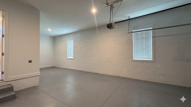 Building Photo - 6875 Broglie St