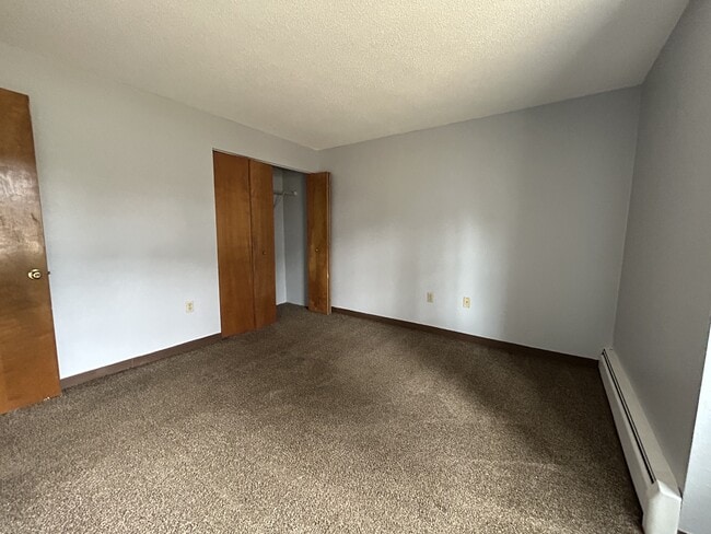 Building Photo - 37 Alice Dr