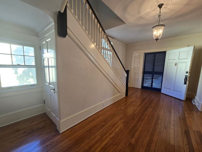 Building Photo - Beautiful Brick 2-Story in Edenton's Historic District