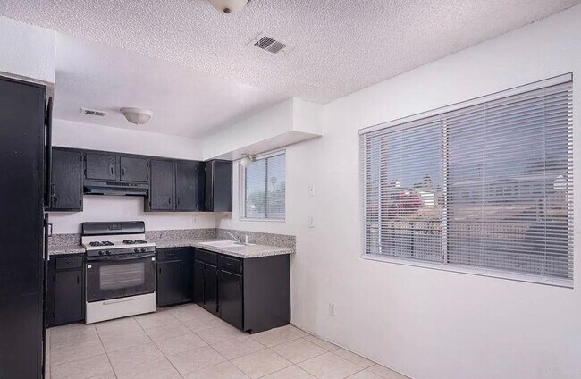 Building Photo - 1317 Bernard St