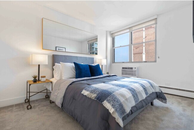 Building Photo - 420 W Belmont Ave