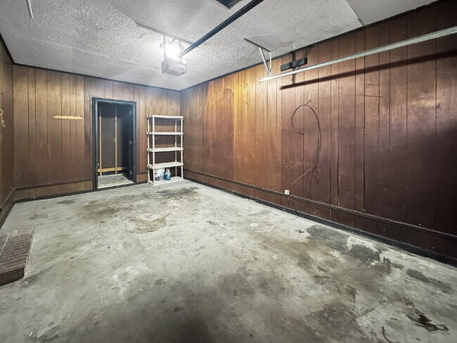 Building Photo - Charming 3-Bedroom Brick Ranch with Large Fenced Yard in Heart of Gainesville