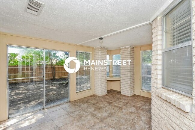 Building Photo - 3 Bedroom Pet-Friendly Home in Fort Worth,...