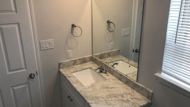 Building Photo - 9218 Nyssa Ave