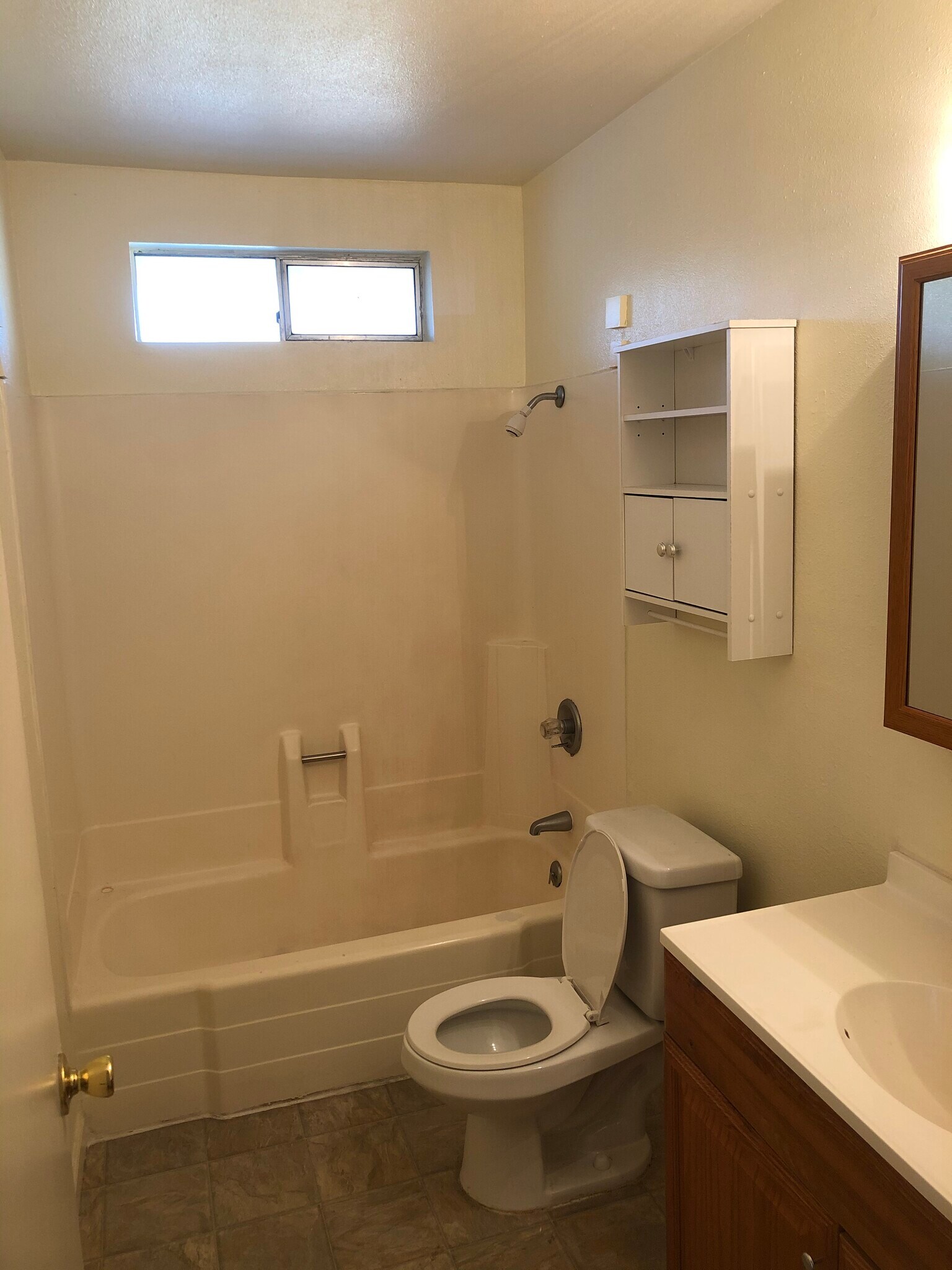 Building Photo - 2104 rosamond ave shasta lake apt 2