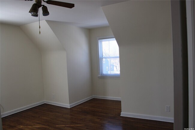 Building Photo - 37 Hemlock St