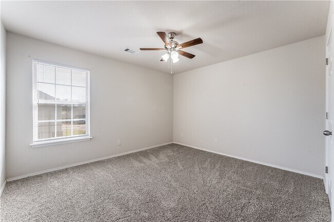 Building Photo - 3005 SW Deerfield Blvd