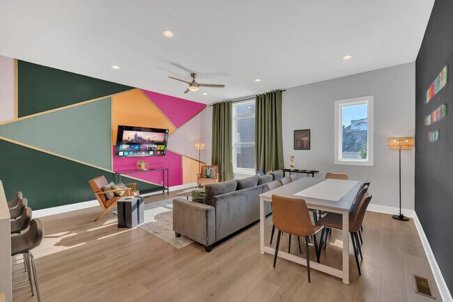 Building Photo - 516 27th Ave N