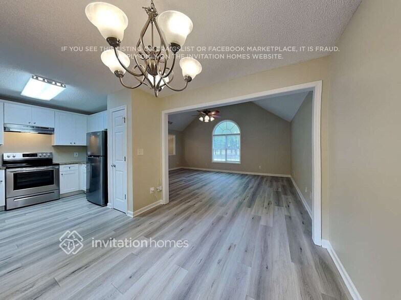 Building Photo - 432 Meadowbrook Dr