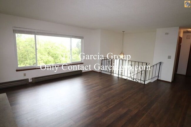 Building Photo - 15205 SW 119th Ave