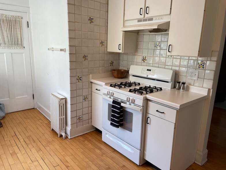 Building Photo - 3937 N Farwell Ave