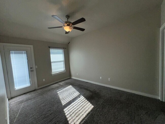Building Photo - 5204 Oakwood Villa Ct