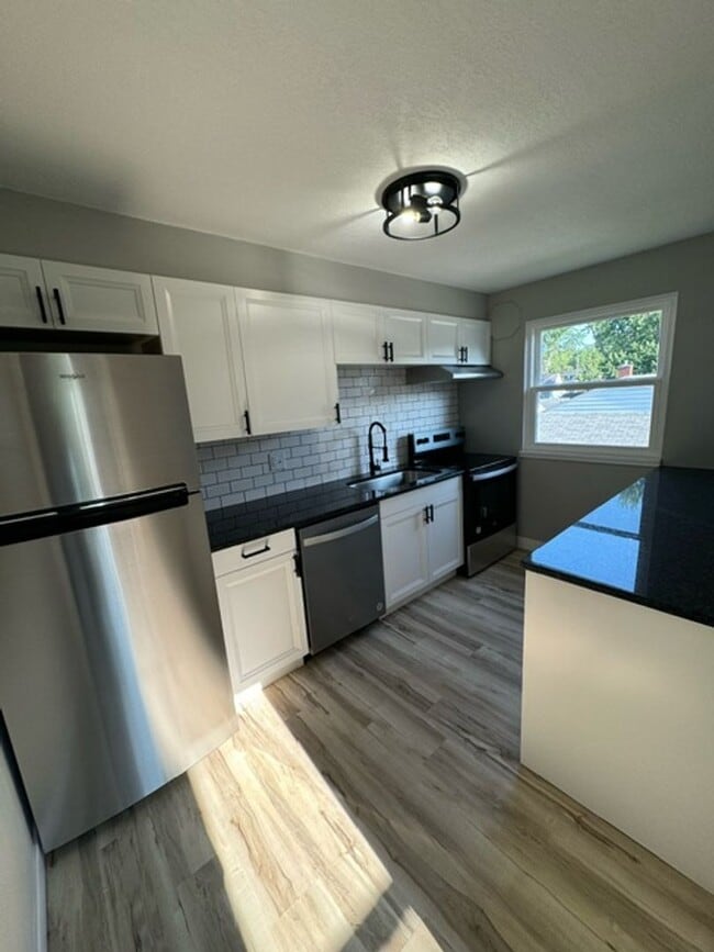 Building Photo - 2405 Carew St