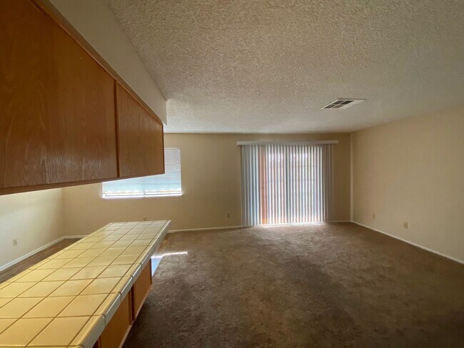 Building Photo - 101 Luna Way